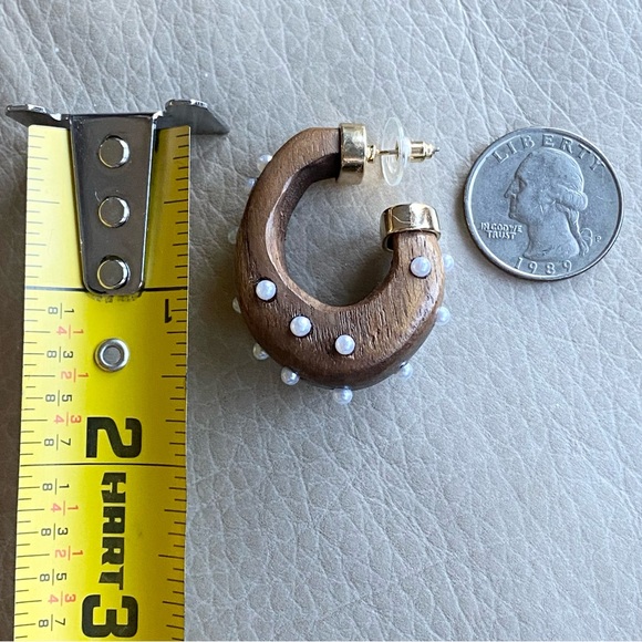 NWT Chico’s Wood & Faux Pearl Earrings - Picture 8 of 8